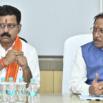 तीर्थ दर्शन कर लौट रहे बुजुर्ग यात्री की ट्रेन में बिगड़ी तबियत, 2 घंटे तक नहीं मिला इलाज, रेलवे स्टेशन में तोड़ा दम