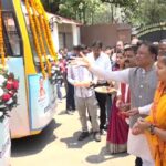 बस्तर के नक्सल पीड़ितों ने राज्यपाल डेका और CM साय से की मुलाकात, कर्रेगुट्टा में जारी एंटी-नक्सल ऑपरेशन जारी रखने का किया आग्रह
